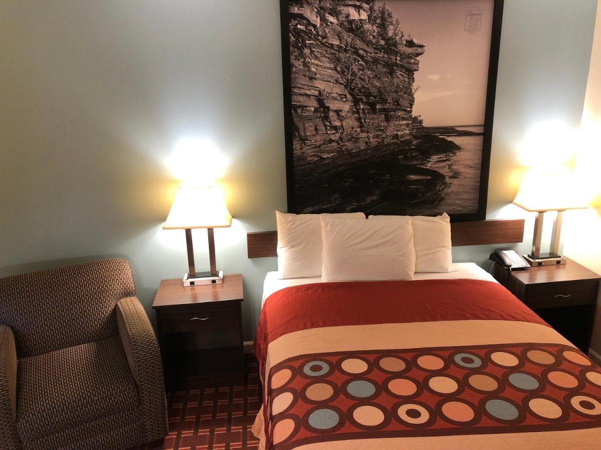 Super 8 By Wyndham Stevens Point Area Hotel 2*