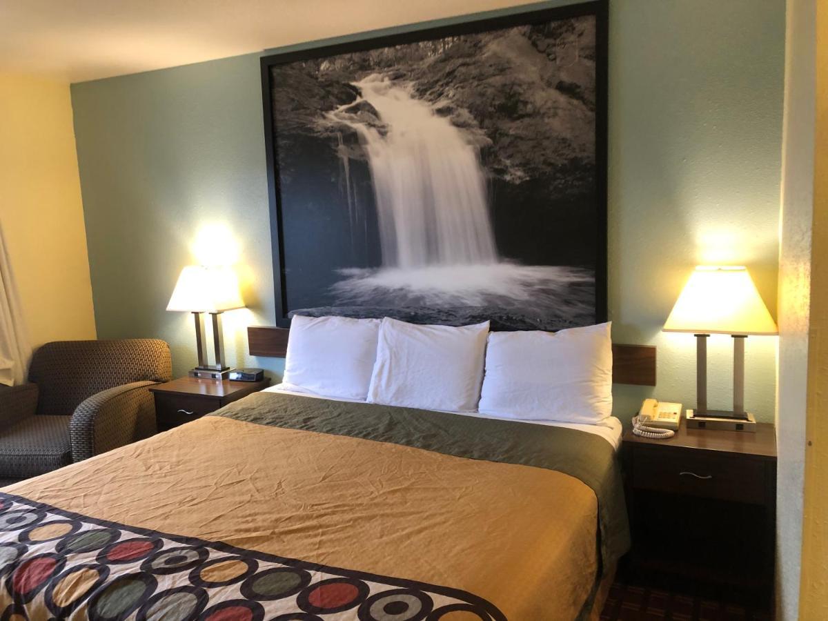 Super 8 By Wyndham Stevens Point Area