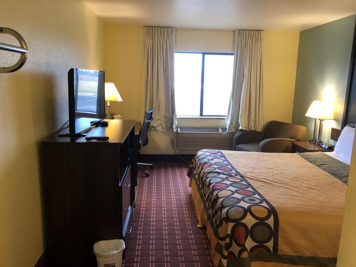 Super 8 By Wyndham Stevens Point Area Hotel 2*