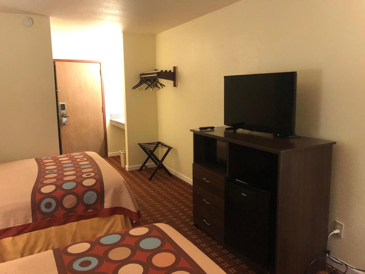 Super 8 By Wyndham Stevens Point Area Hotel