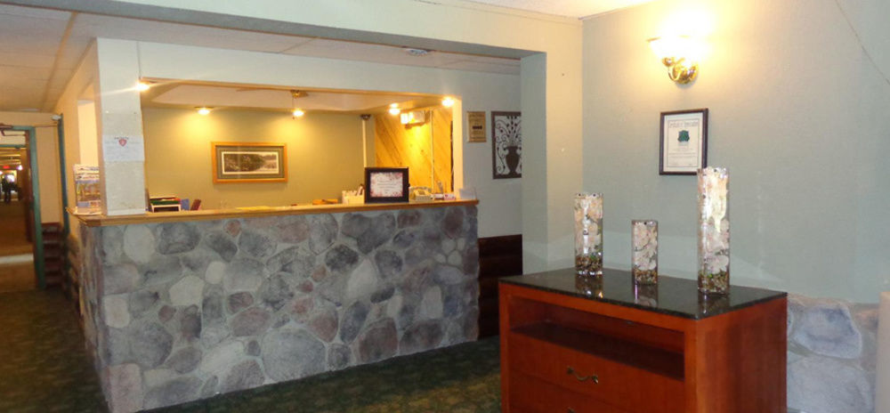 Super 8 By Wyndham Plover Stevens Point Area Hotel Plover